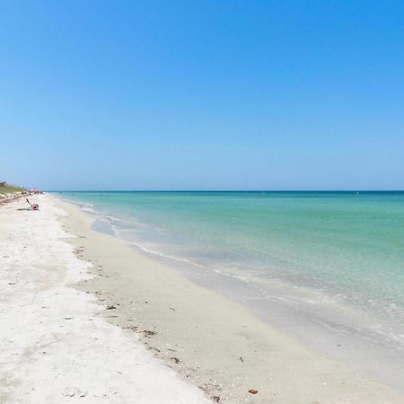 Beach Oasis - No Storm Damage & Guest Ready! Come Enjoy The Heated Pool & Relax At The Beach! Clearwater Beach Eksteriør billede