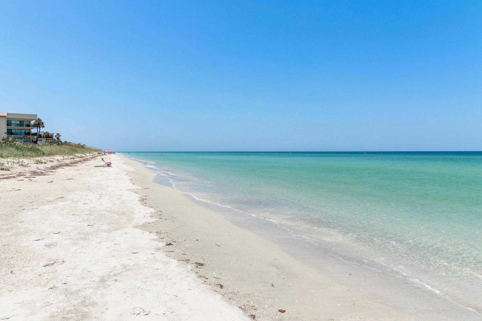 Beach Oasis - No Storm Damage & Guest Ready! Come Enjoy The Heated Pool & Relax At The Beach! Clearwater Beach Eksteriør billede