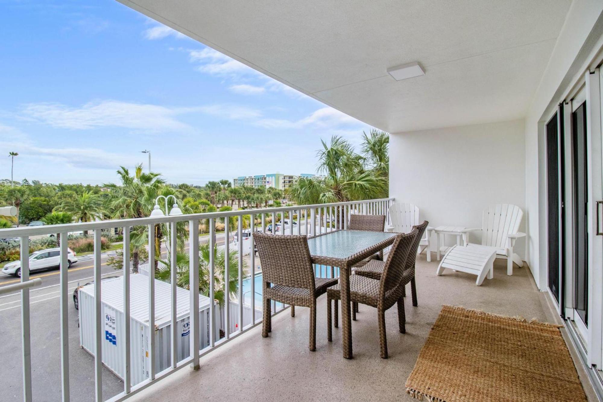 Beach Oasis - No Storm Damage & Guest Ready! Come Enjoy The Heated Pool & Relax At The Beach! Clearwater Beach Eksteriør billede