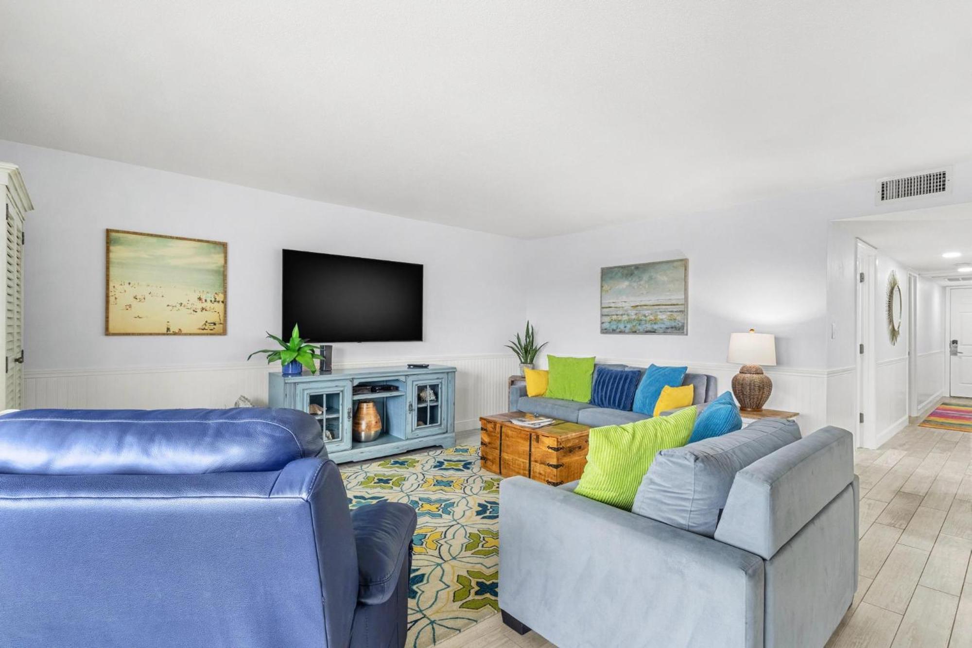 Beach Oasis - No Storm Damage & Guest Ready! Come Enjoy The Heated Pool & Relax At The Beach! Clearwater Beach Eksteriør billede